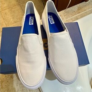 Brand New - Keds White-White! Slip-On Sneakers Shoes 9M with box (canvas)